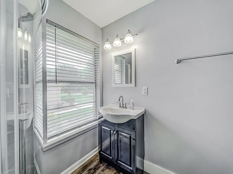 Oak Forest Dr — Photo 8