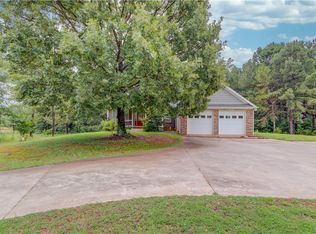 1815 Deer Run Ln, Canon, GA 30520