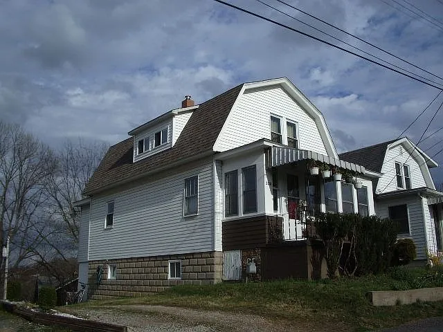 220 Ridgeley Rd photo 1
