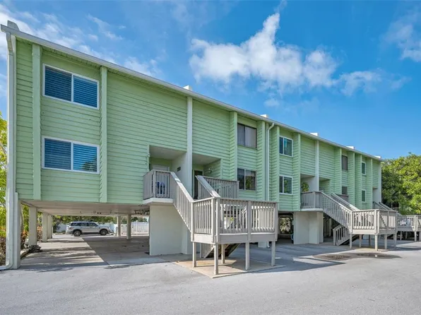 318 Windrush Blvd APT 10, Indian Rocks Beach, FL 33785
