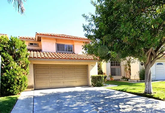 1833 Avenida Segovia — Photo 4