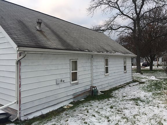 3rd image of 123 Caroline St