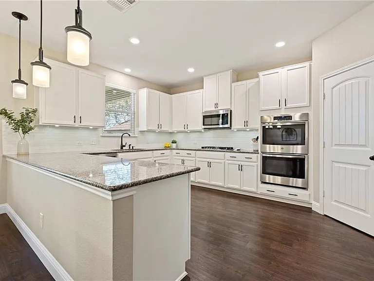 1524 Uhland Dr — Photo 10