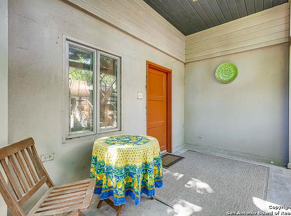 3rd image of 123 Schreiner Pl