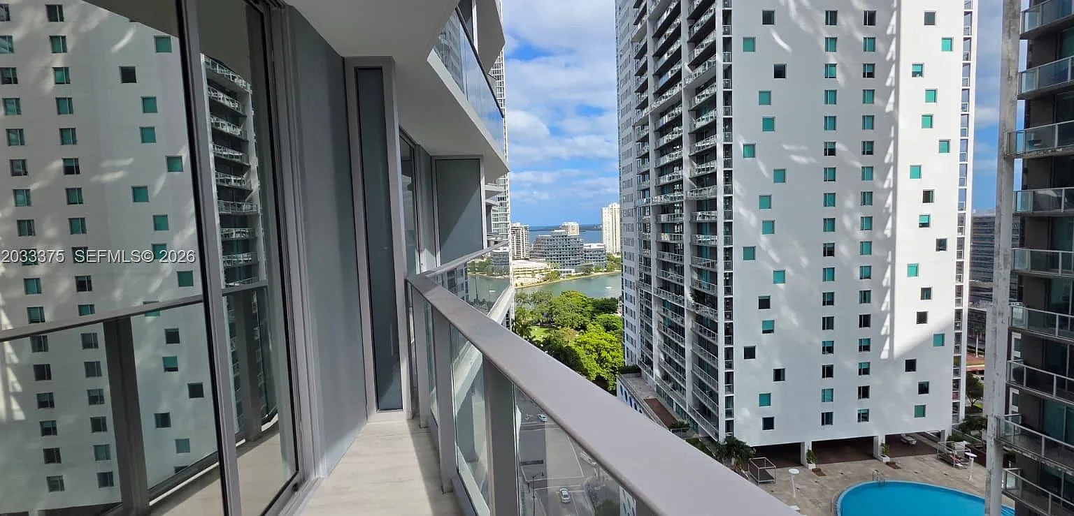 1 bed, 1.0 bath, 862 sqft, $3,800 — Photo 4
