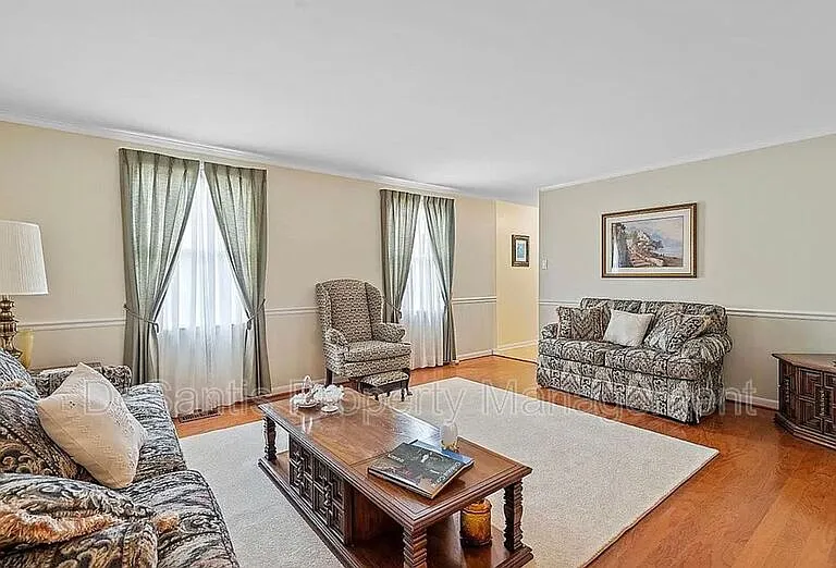 6101 Chatham Dr — Photo 5