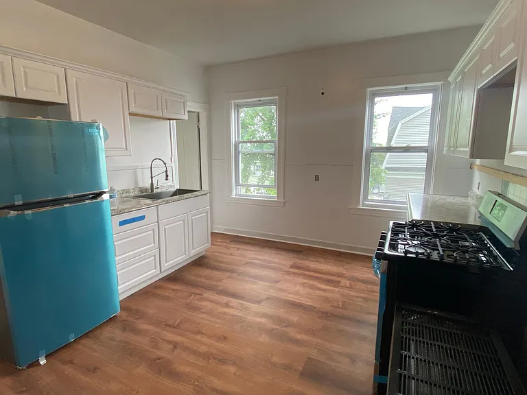 6 Almont Ave #2 — Photo 4