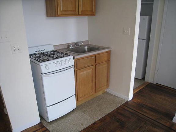 5th image of 4115 60th St APT B2