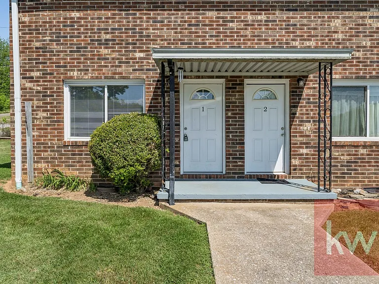 340 E Carters Valley Rd — Photo 30