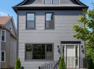 1962 W Wilson Ave, Chicago, IL 60640