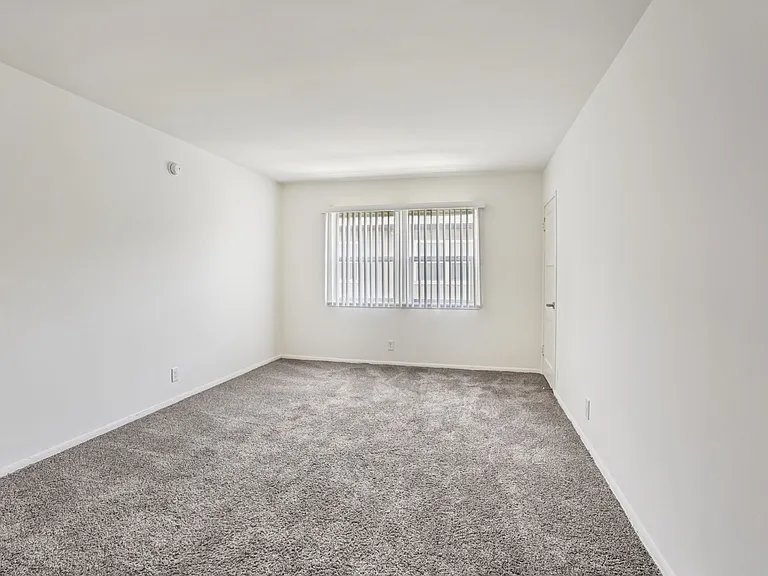 Crenshaw Terrace — Photo 25