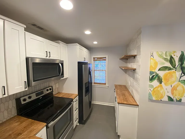250 Stefan Dr #D — Photo 4