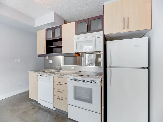 350 Wellington St W #M08 — Photo 11