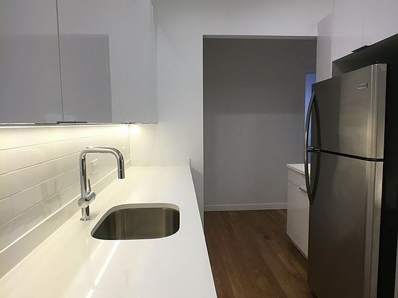 3rd image of 511 E 75th St APT 4C