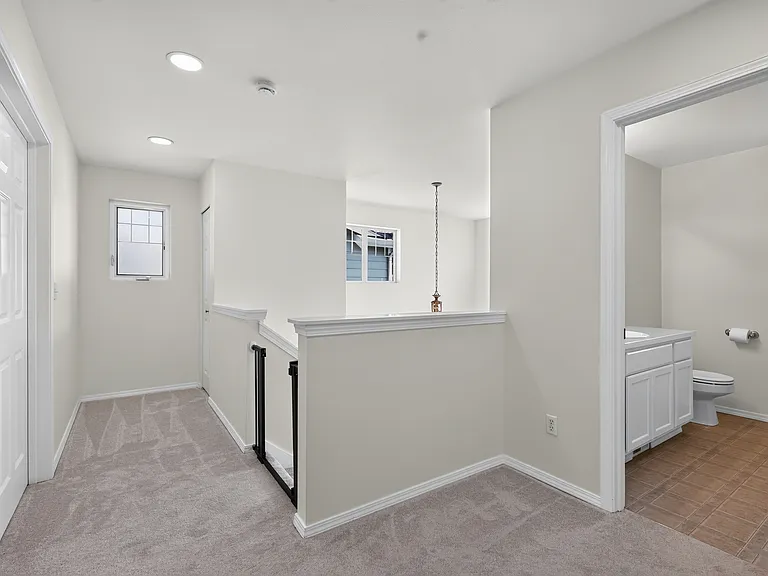 659 Vashon Pl NE — Photo 22