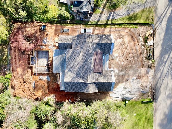 3rd image of 3448 Leonard St