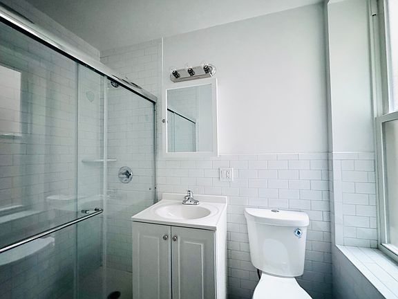 4th image of 1688 Gates Ave #1L