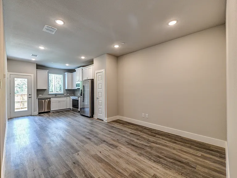 1218 Chestnut Ct E — Photo 7