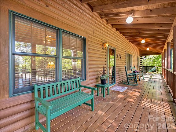 3rd image of 212 Glen Echo Cir
