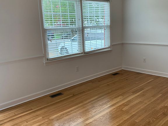 3rd image of 149 Mark Twain Dr