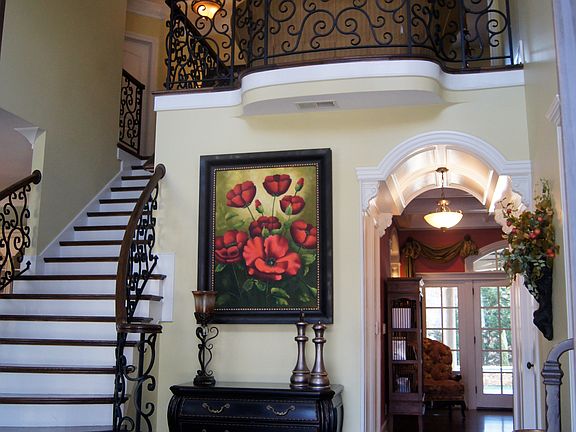 2 stry foyer-curved staircse