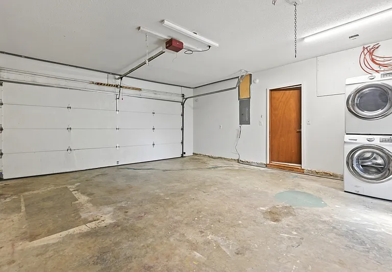 1382 Center Lake Dr — Photo 35
