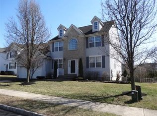 8 Timberhill Dr, Franklin Park, NJ 08823
