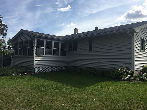 3rd image of 326 Dakota Ave