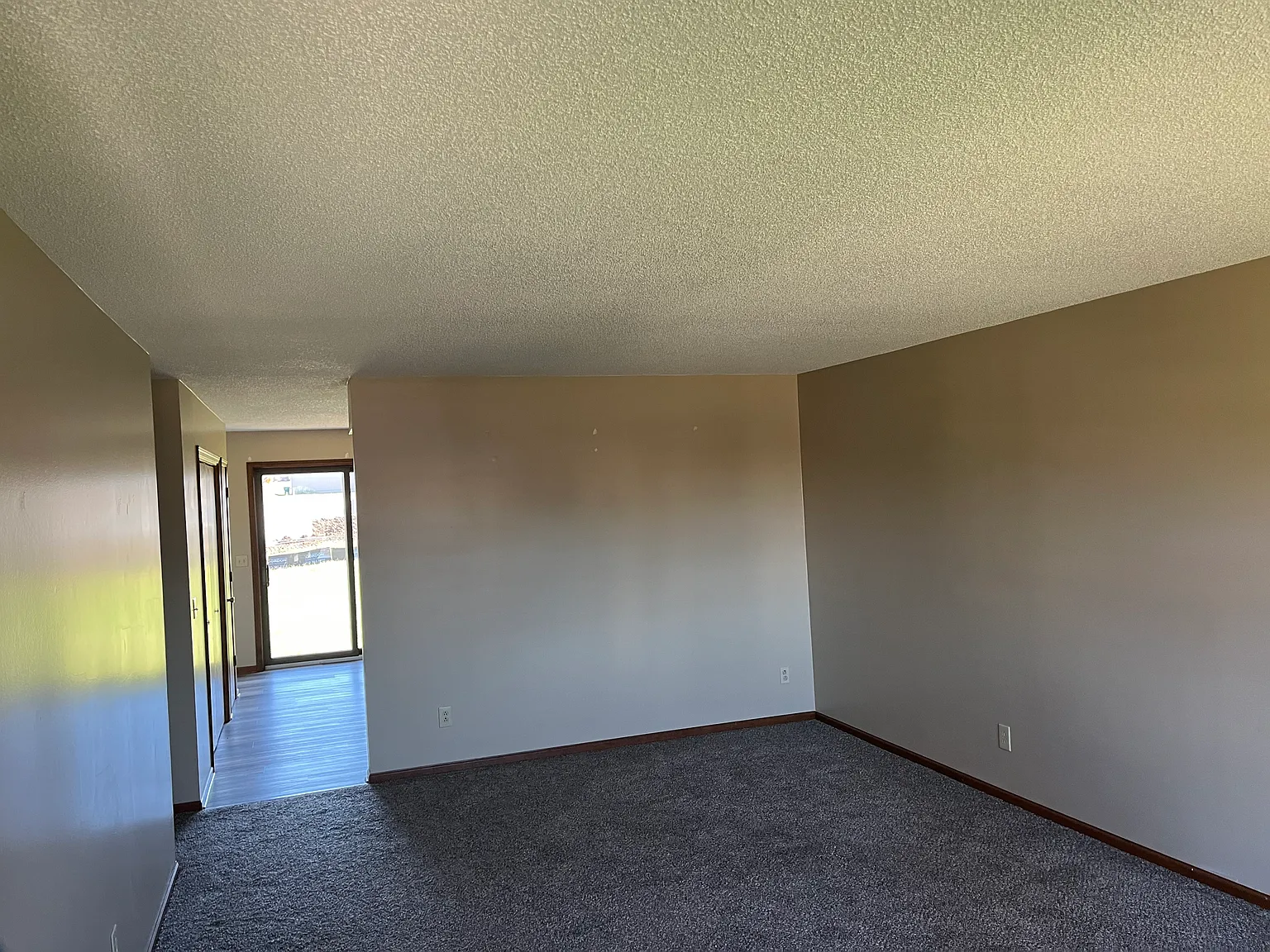 2 bed, 1095 sqft, $1,425 — Photo 4