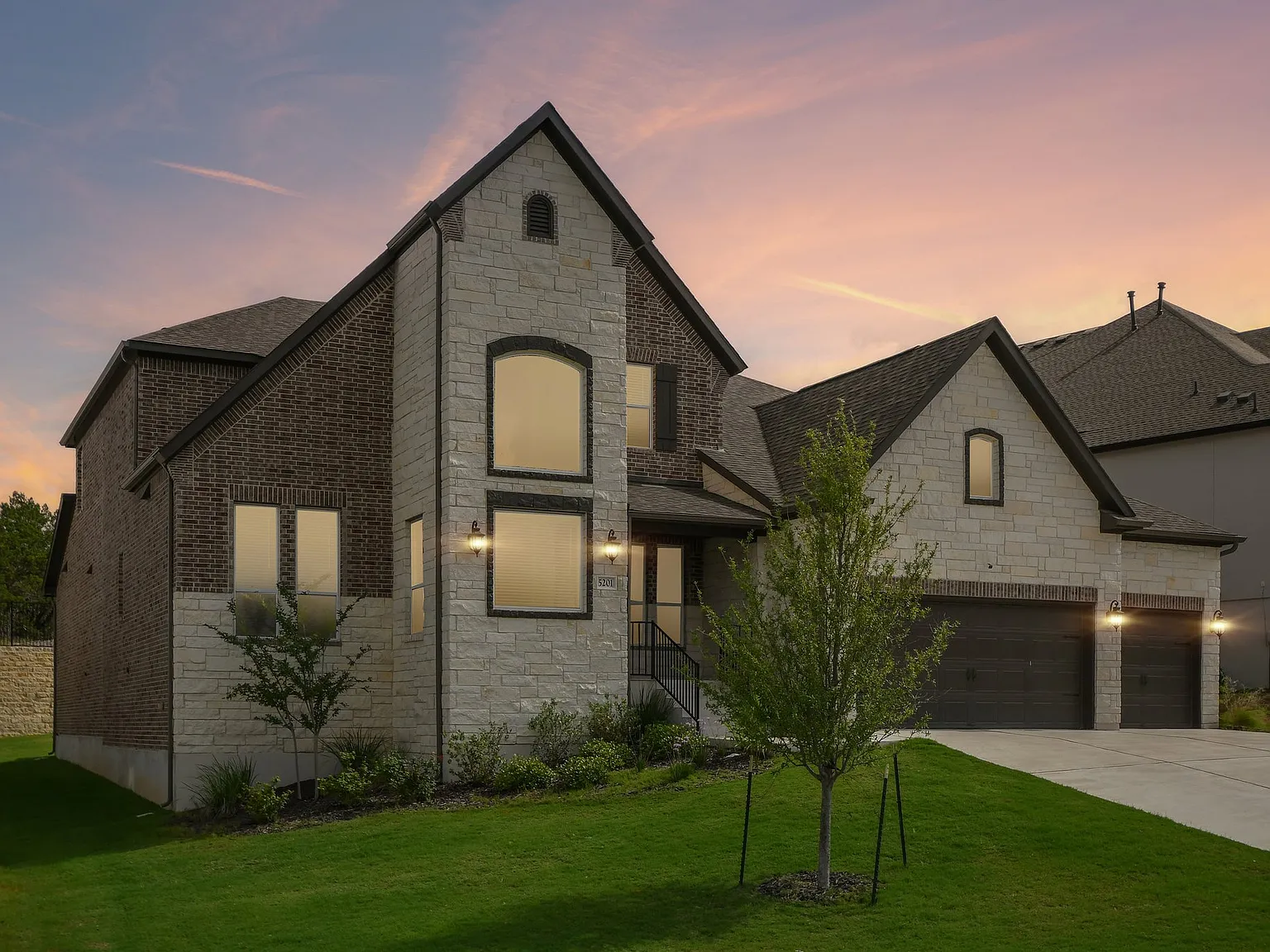 5 bed, 4385 sqft, $4,995 — Photo 2