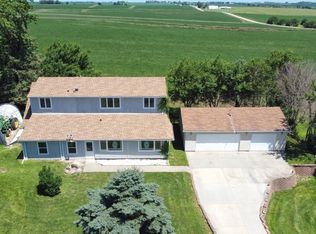 909 E Big Rock Rd, Waterloo, IA 50703