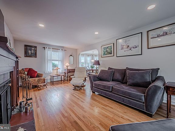 3rd image of 3 Brookside Pl