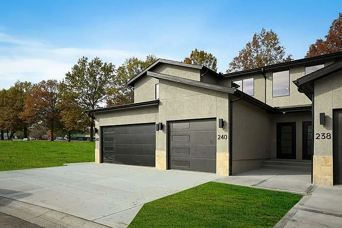224 Sumac Rd — Photo 1