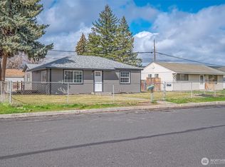 153 F St NE, Ephrata, WA 98823