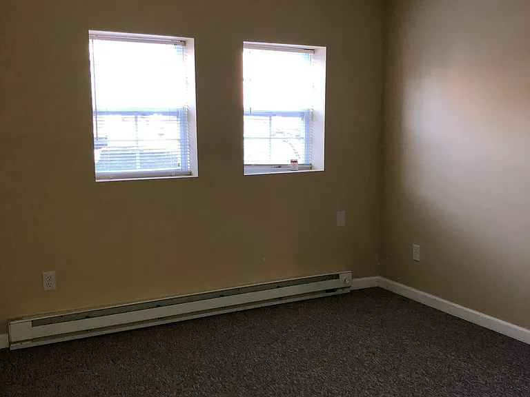 469 Glendale Dr — Photo 7