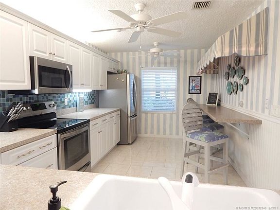 5th image of 1600 SE Saint Lucie Blvd APT 401