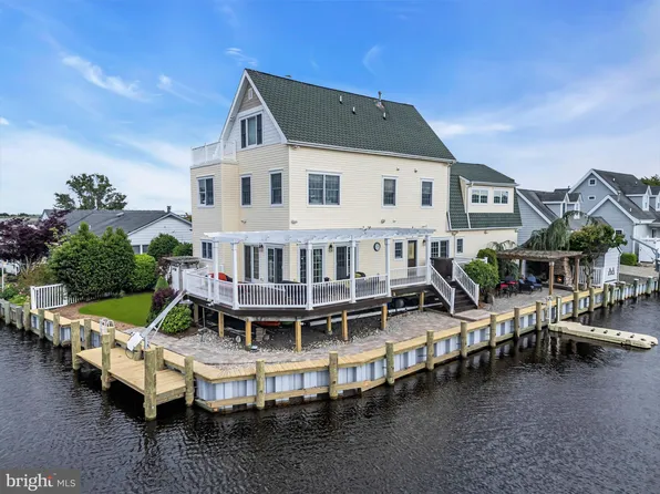 221 Magnolia Dr, Bayville, NJ 08721