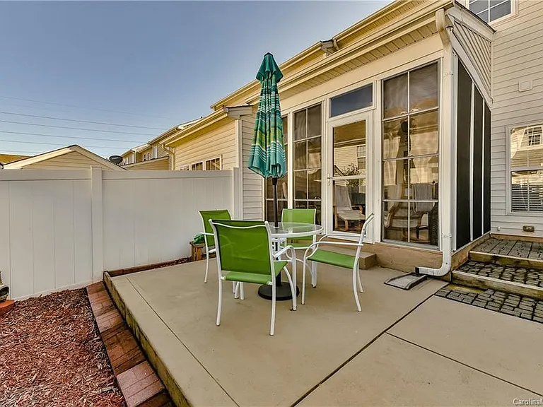 2151 Lake Breeze Ln — Photo 16