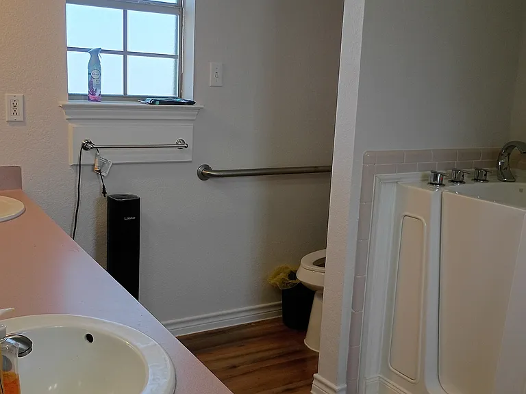 1019 San Jacinto St — Photo 11