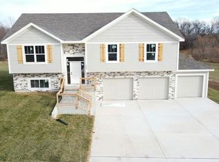 103 Johnson Cir, Dearborn, MO 64439