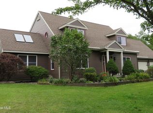 7 Van Voast Ln, Glenville, NY 12302
