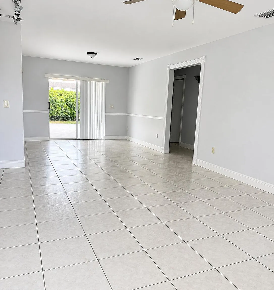 3 bed, 2.0 bath, 1378 sqft, $3,500 — Photo 3
