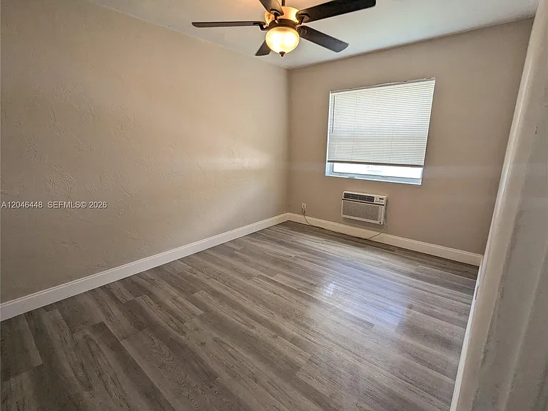 2300 Douglas St #1 — Photo 14