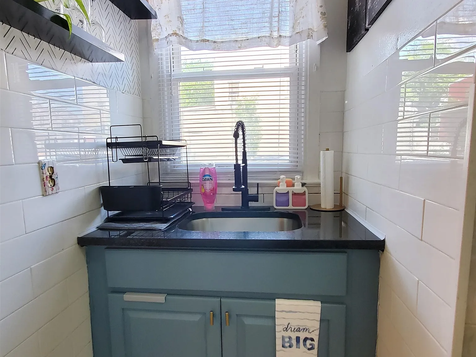 2 bed, 1.0 bath, $1,950 — Photo 3