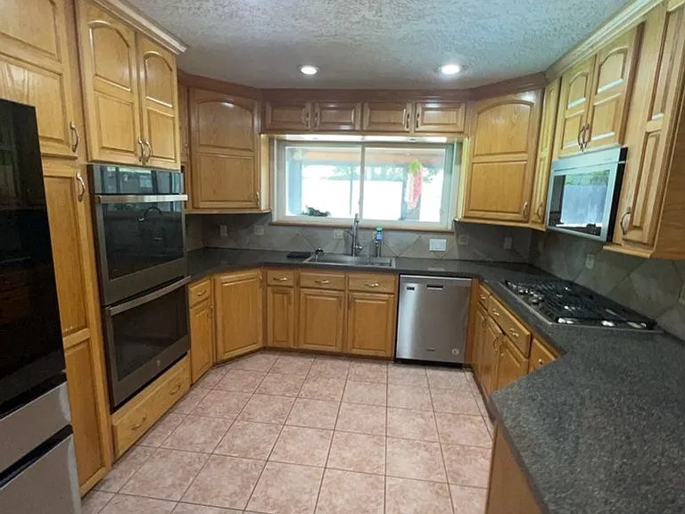 18507 Sweetmeadow Dr — Photo 11