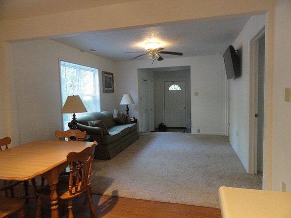 3rd image of 11928 Sanford Ave