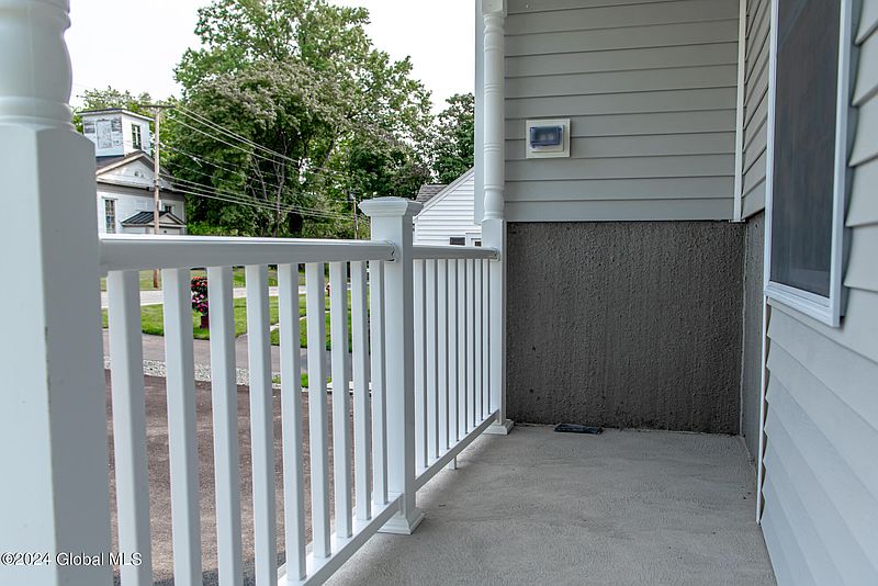 4th image of 582 Boght Road