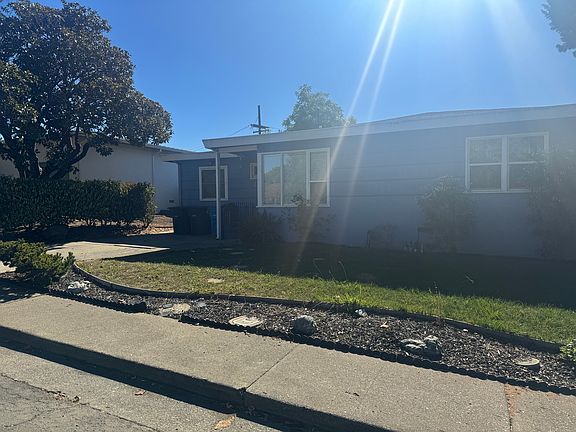 3rd image of 127 La Cienega Ave