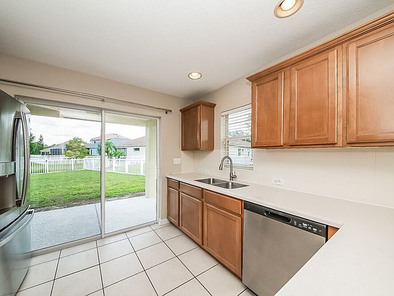 5th image of 15215 Searobbin Dr