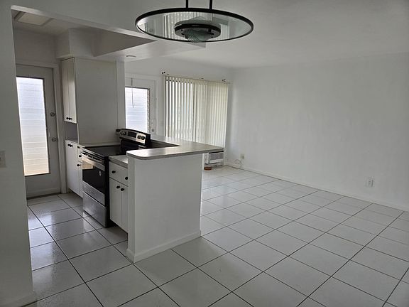 4th image of 2700 NE 135th St APT 34